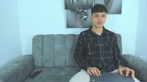 Snapshot of dust_couple chatting on 02-12-26, 04:18 Nicolle y Julian online show from 02-12-26, 04:18