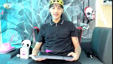 Snapshot of dustinandjordan chatting on 10-20-25, 05:19 dustinandjordan online show from 10-20-25, 05:19
