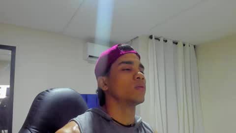 Snapshot of dustyn__michelle chatting on 02-01-26, 02:10 DUSTYN MICHELLE online show from 02-01-26, 02:10