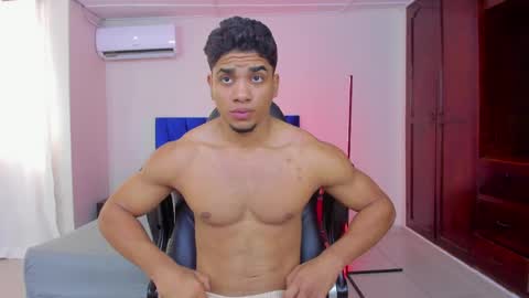 Snapshot of dustyn__michelle chatting on 03-24-26, 02:00 DUSTYN MICHELLE online show from 03-24-26, 02:00