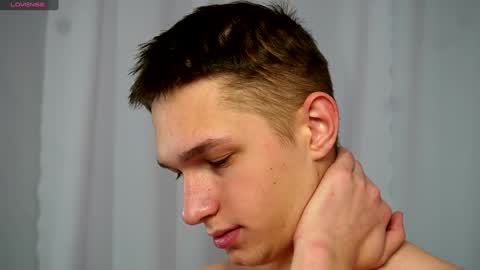 Snapshot of dustyn_fox chatting on 12-06-24, 02:28 Dustyn online show from 12-06-24, 02:28