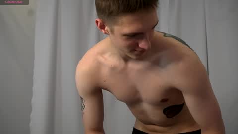 Snapshot of dustyn_fox chatting on 12-08-24, 02:09 Dustyn online show from 12-08-24, 02:09