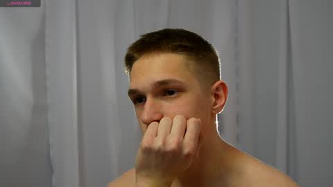 Snapshot of dustyn_fox chatting on 12-24-24, 08:05 Dustyn online show from 12-24-24, 08:05