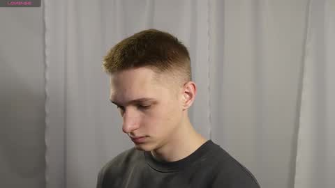 Snapshot of dustyn_fox chatting on 12-27-24, 02:22 Dustyn online show from 12-27-24, 02:22