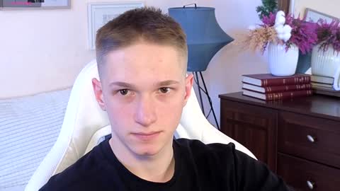 Snapshot of dustyn_fox chatting on 01-15-25, 12:04 Dustyn online show from 01-15-25, 12:04
