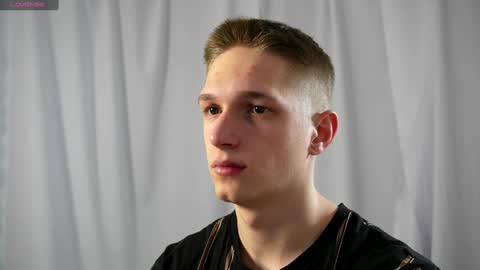 Snapshot of dustyn_fox chatting on 01-20-25, 03:07 Dustyn online show from 01-20-25, 03:07