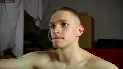 Snapshot of dustyn_fox chatting on 02-13-25, 02:20 Dustyn online show from 02-13-25, 02:20