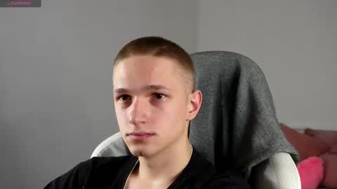 Snapshot of dustyn_fox chatting on 02-19-25, 02:44 Dustyn online show from 02-19-25, 02:44