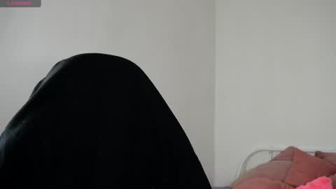 Snapshot of dustyn_fox chatting on 02-19-25, 05:49 Dustyn online show from 02-19-25, 05:49