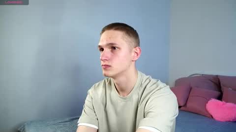 Snapshot of dustyn_fox chatting on 02-27-25, 07:04 Dustyn online show from 02-27-25, 07:04