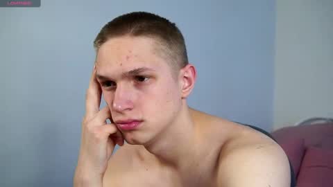 Snapshot of dustyn_fox chatting on 02-27-25, 10:09 Dustyn online show from 02-27-25, 10:09