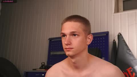 Snapshot of dustyn_fox chatting on 09-17-25, 05:14 Dustyn online show from 09-17-25, 05:14
