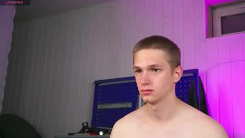 Snapshot of dustyn_fox chatting on 10-02-25, 04:36 Dustyn online show from 10-02-25, 04:36