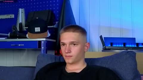 Snapshot of dustyn_fox chatting on 10-10-25, 04:50 Dustyn online show from 10-10-25, 04:50