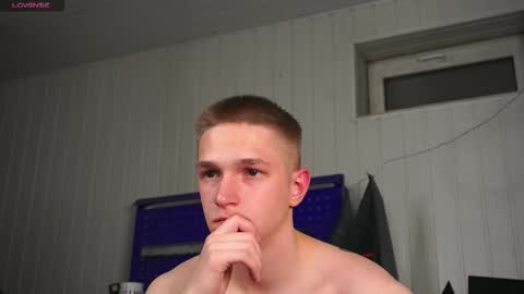 Snapshot of dustyn_fox chatting on 10-19-25, 04:29 Dustyn online show from 10-19-25, 04:29