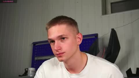 Dustyn online show from 10-21-25, 04:41