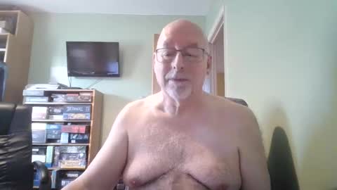 Snapshot of dutchunclejohn chatting on 12-02-25, 10:42 DutchUncleJohn online show from 12-02-25, 10:42