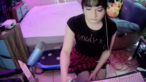 Snapshot of dvadaisy chatting on 01-19-25, 09:45 DvaDaisy online show from 01-19-25, 09:45