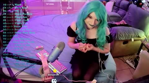 Snapshot of dvadaisy chatting on 02-06-25, 10:43 DvaDaisy online show from 02-06-25, 10:43