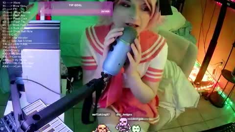 Snapshot of dvadaisy chatting on 10-10-25, 09:36 DvaDaisy online show from 10-10-25, 09:36