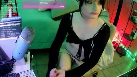 Snapshot of dvadaisy chatting on 10-19-25, 11:38 DvaDaisy online show from 10-19-25, 11:38