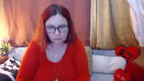 Snapshot of dyannelovee chatting on 05-18-26, 02:12 Dyanne online show from 05-18-26, 02:12