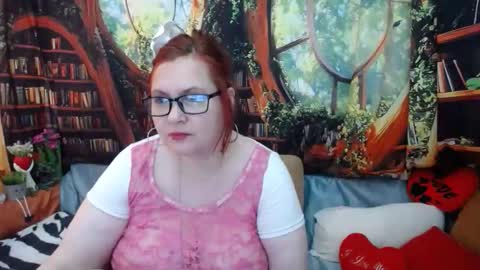 Snapshot of dyannelovee chatting on 05-28-26, 12:46 Dyanne online show from 05-28-26, 12:46