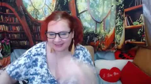 Snapshot of dyannelovee chatting on 06-02-26, 08:27 Dyanne online show from 06-02-26, 08:27