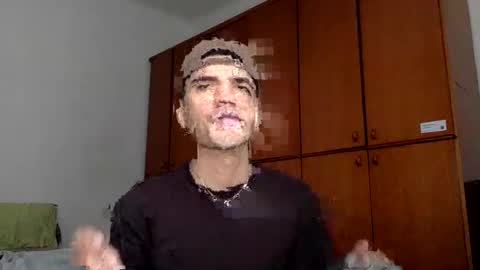 Snapshot of dylancruger chatting on 06-05-26, 12:22 D Y L A N online show from 06-05-26, 12:22