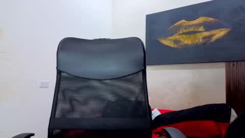 Snapshot of dylanguss chatting on 09-16-25, 11:33 dylanguss online show from 09-16-25, 11:33