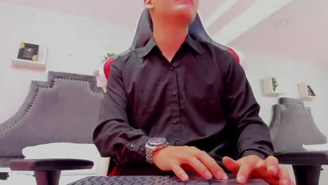 dylanroyce_ online show from 06-06-26, 04:01