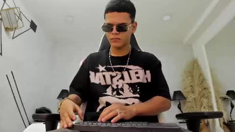 dylanroyce_ online show from 06-10-26, 01:21