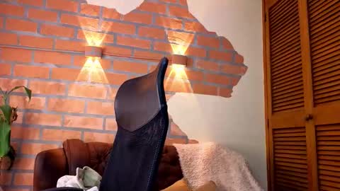 D Y L A N online show from 02-11-26, 02:49