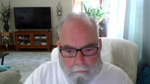 Snapshot of earl52 chatting on 06-19-26, 04:00 earl52 online show from 06-19-26, 04:00