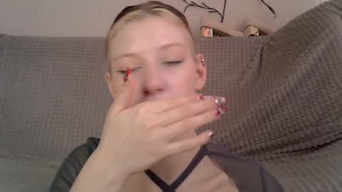 Lily online show from 05-05-26, 06:32