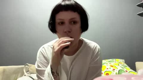 Snapshot of earthascritchfield chatting on 05-24-26, 06:35 Rina online show from 05-24-26, 06:35