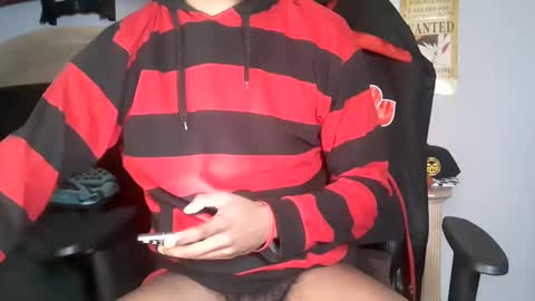 TWITTER   INSTAGRAM    easybreezy20   ONLINE 1230 AM TO 7AM online show from 11-18-25, 07:57