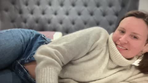 Snapshot of eatmypie69 chatting on 01-21-25, 09:15 Nadia Ferreira  online show from 01-21-25, 09:15