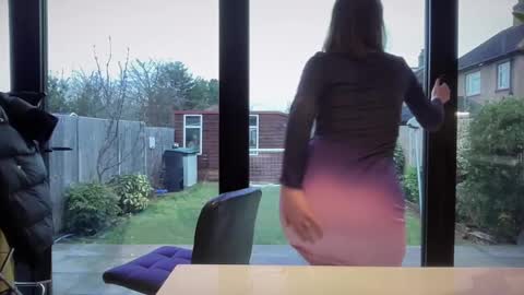 Snapshot of eatmypie69 chatting on 02-10-25, 01:44 Nadia Ferreira  online show from 02-10-25, 01:44