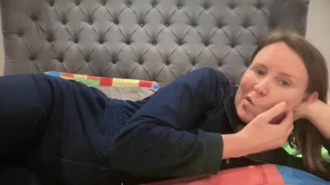 Snapshot of eatmypie69 chatting on 02-15-25, 10:42 Nadia Ferreira  online show from 02-15-25, 10:42