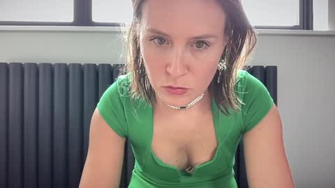 Snapshot of eatmypie69 chatting on 10-18-25, 10:05 Nadia Ferreira  online show from 10-18-25, 10:05