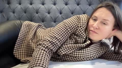 Snapshot of eatmypie69 chatting on 11-14-25, 01:43 Nadia Ferreira online show from 11-14-25, 01:43