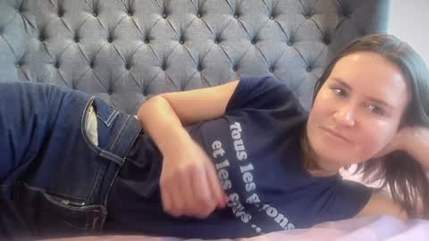 Snapshot of eatmypie69 chatting on 01-16-26, 09:13 Nadia Ferreira online show from 01-16-26, 09:13