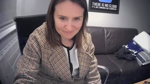 Snapshot of eatmypie69 chatting on 02-26-26, 09:25 Nadia Ferreira online show from 02-26-26, 09:25