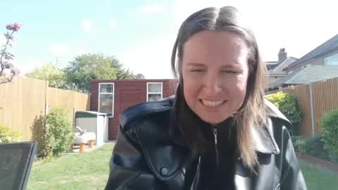 Nadia Ferreira  online show from 04-21-26, 09:26