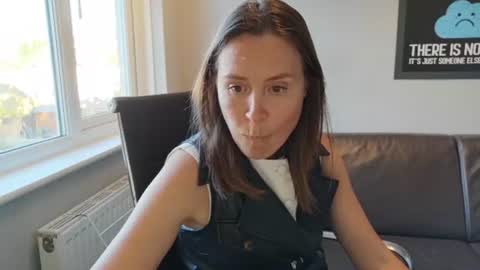 Nadia Ferreira  online show from 06-13-26, 07:01