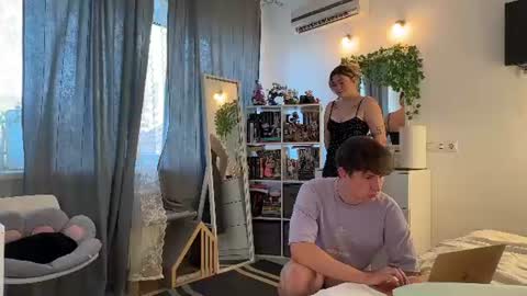 Snapshot of ebangelion chatting on 08-02-26, 10:03 Custom content and video calls are available as well online show from 08-02-26, 10:03