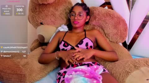 Snapshot of ebony_beautifull chatting on 12-18-24, 10:08 Luci online show from 12-18-24, 10:08