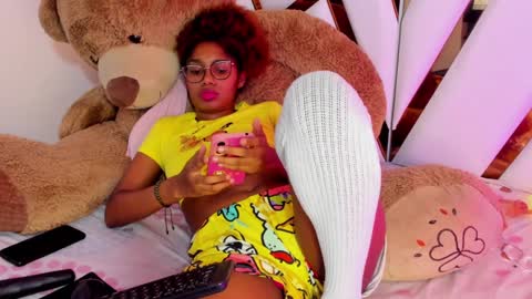 Snapshot of ebony_beautifull chatting on 01-24-25, 04:48 Luci online show from 01-24-25, 04:48