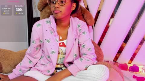 Snapshot of ebony_beautifull chatting on 01-25-25, 02:04 Luci online show from 01-25-25, 02:04